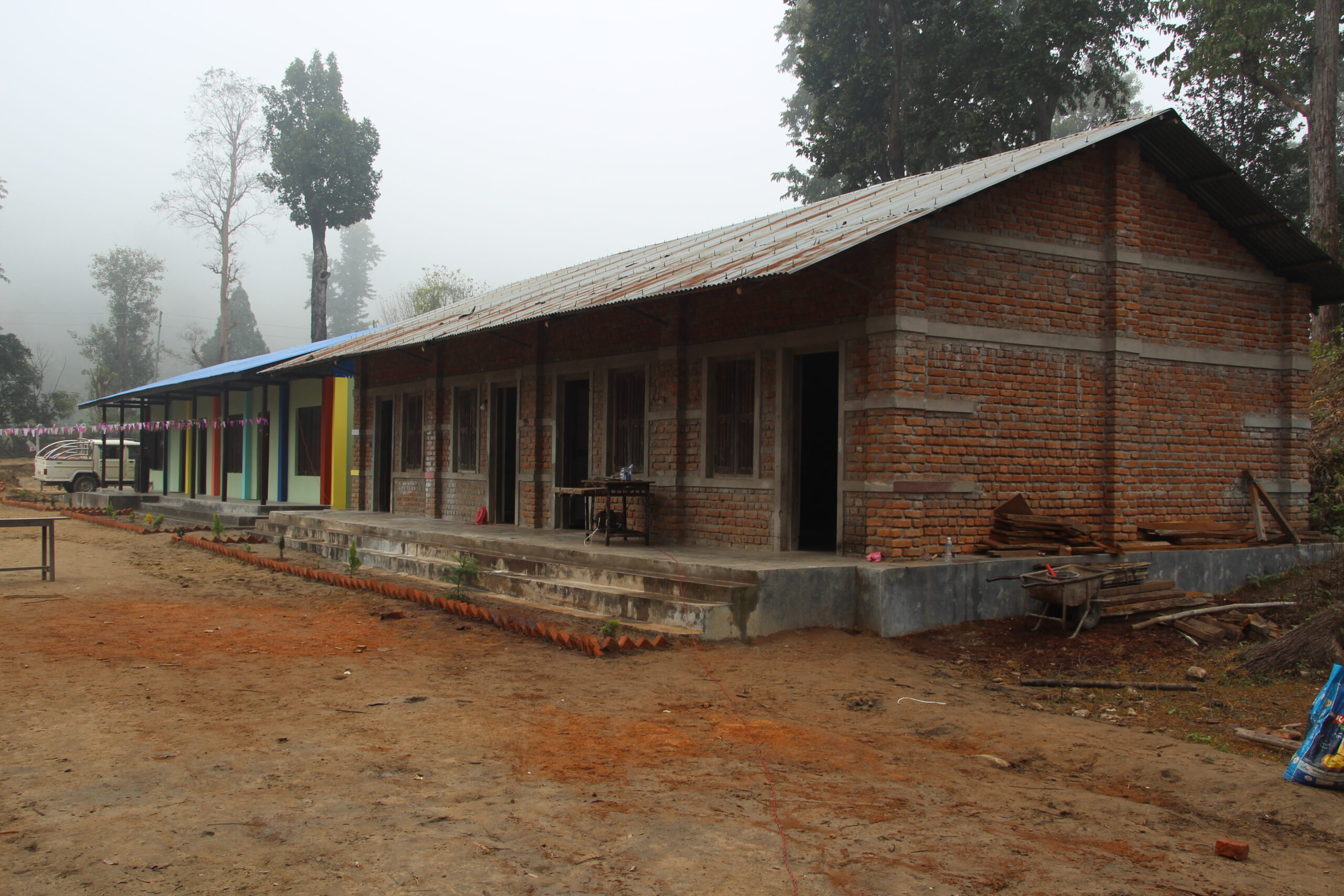 Schulgebäude in Mahatinikhola